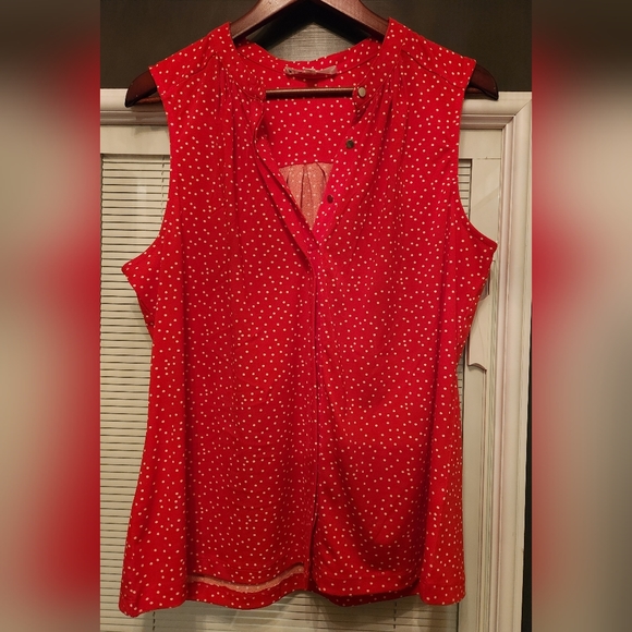 Red sleeveless top - Picture 1 of 3